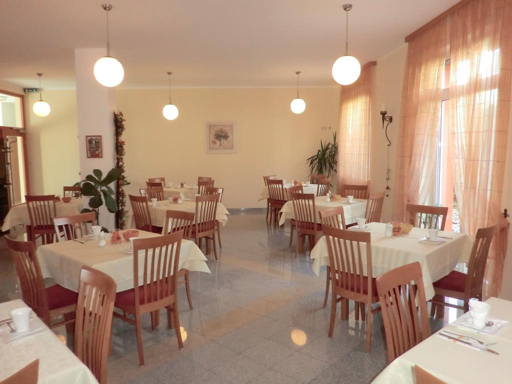 Pension Zum Romer Эннс Экстерьер фото